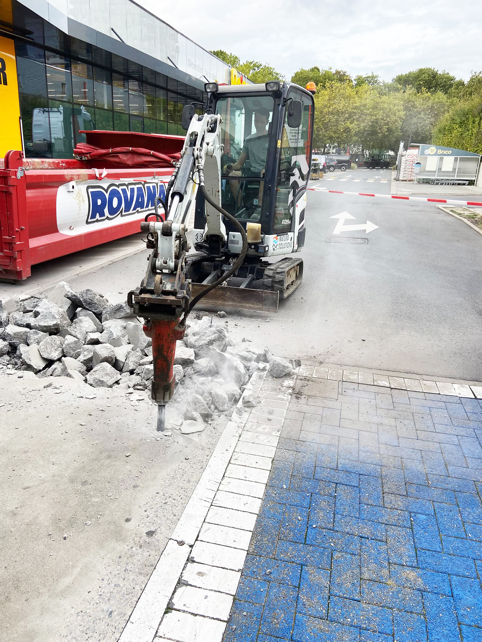 Heraanleg parking Brico Evere